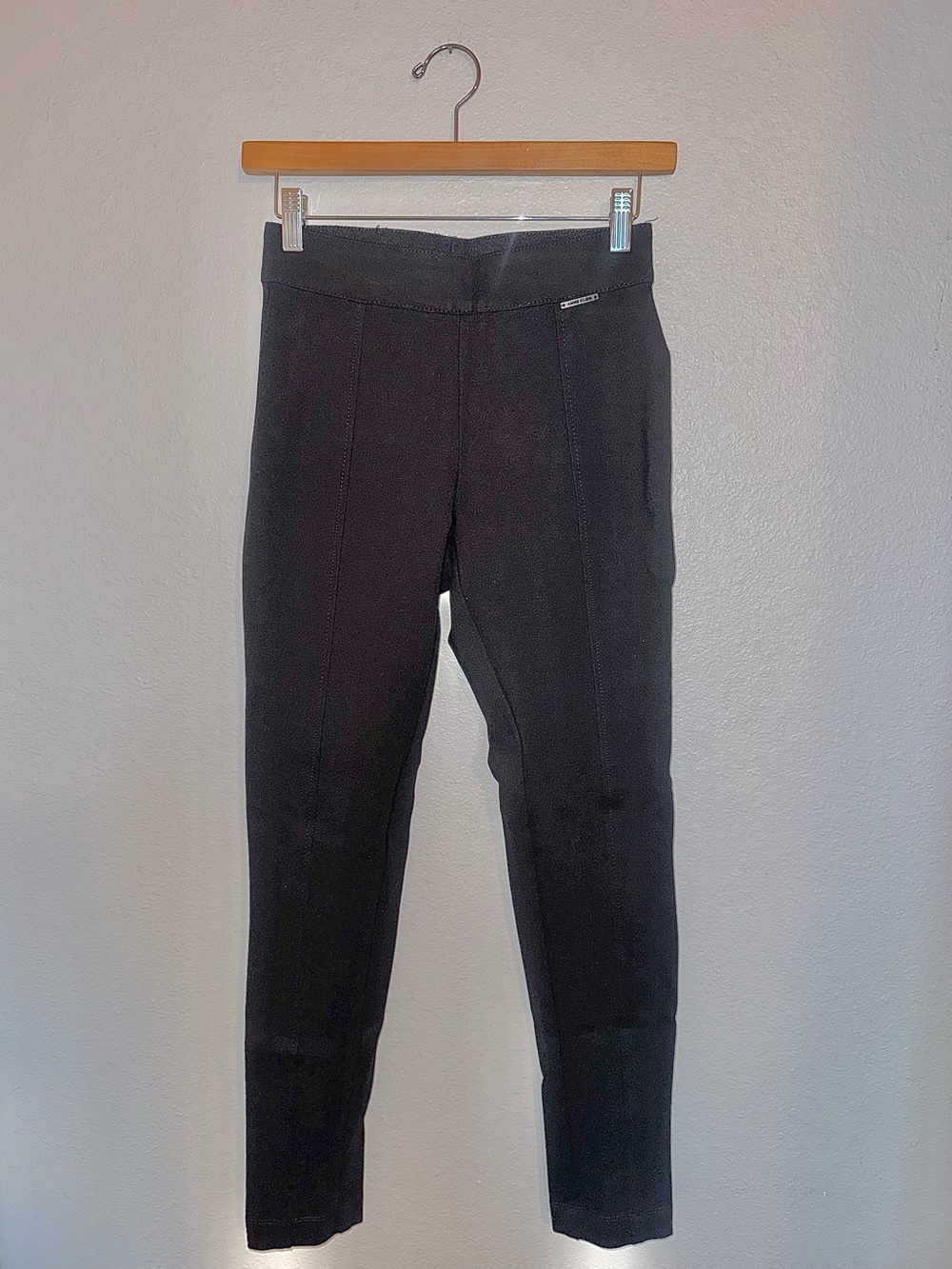 Anne Klein Size 2 Woman’s Black Pull-On Slim Ponte Pants